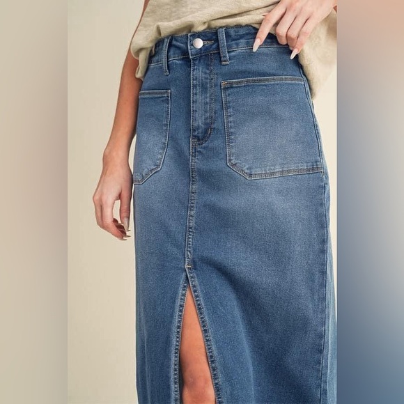 Denim skirt with slit - Picture 4 of 8